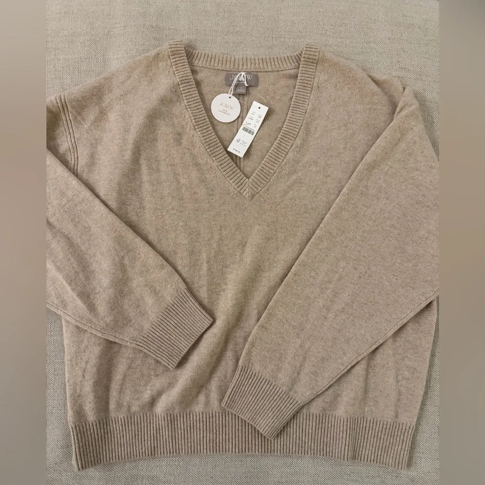 J CREW M Cashmere relaxed‎ V-neck sweater in natural